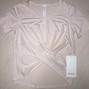 Do the Daily Lululemon pale pink T-shirt